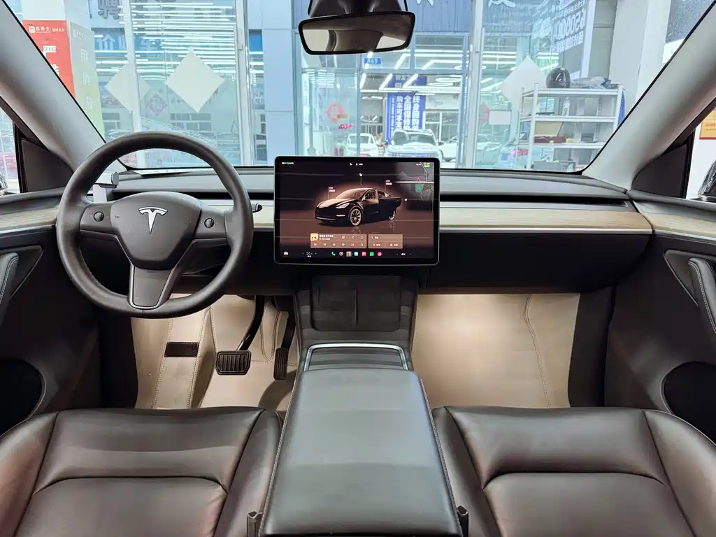 Tesla Model Y — фото 11