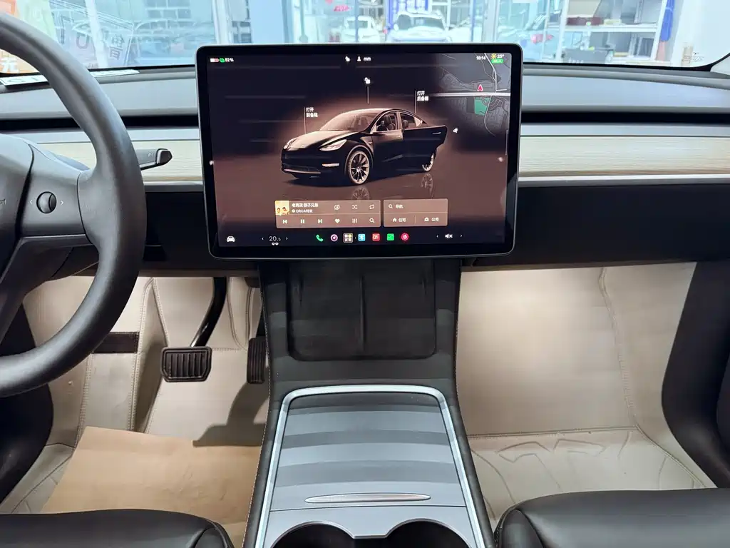 Tesla Model Y — фото 13