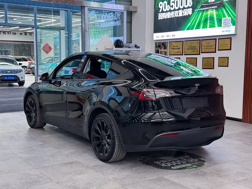 Tesla Model Y — фото 5