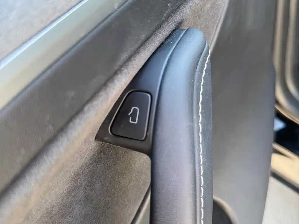 Tesla Model Y — фото 14