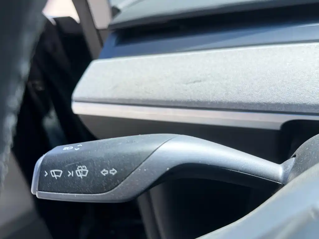 Tesla Model Y — фото 15
