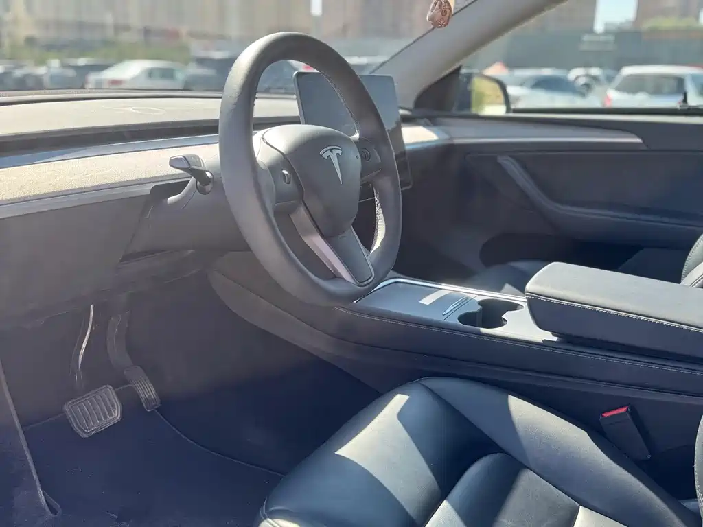 Tesla Model Y — фото 4
