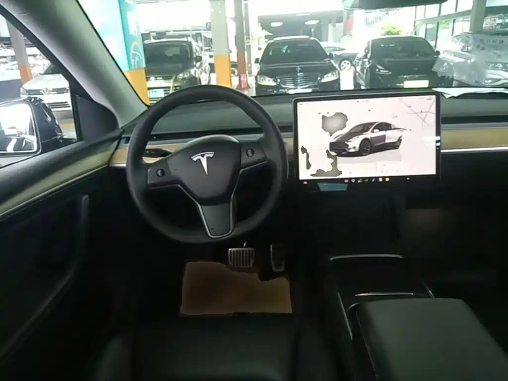 Tesla Model Y — фото 11