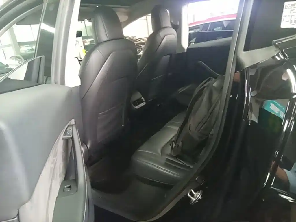 Tesla Model Y — фото 17