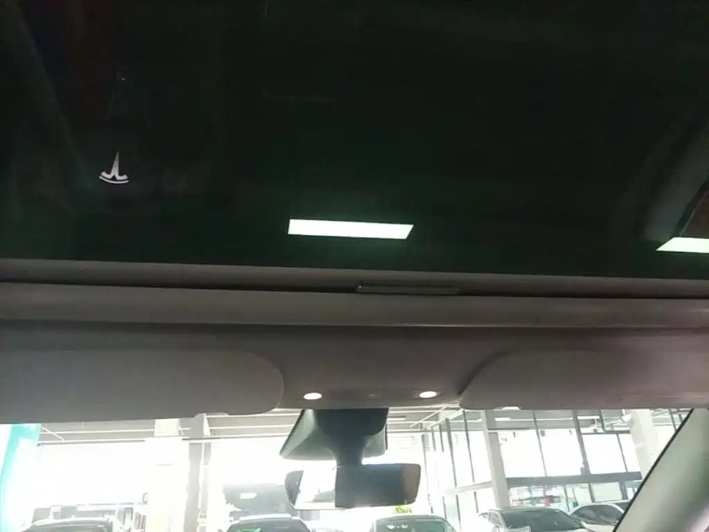 Tesla Model Y — фото 18