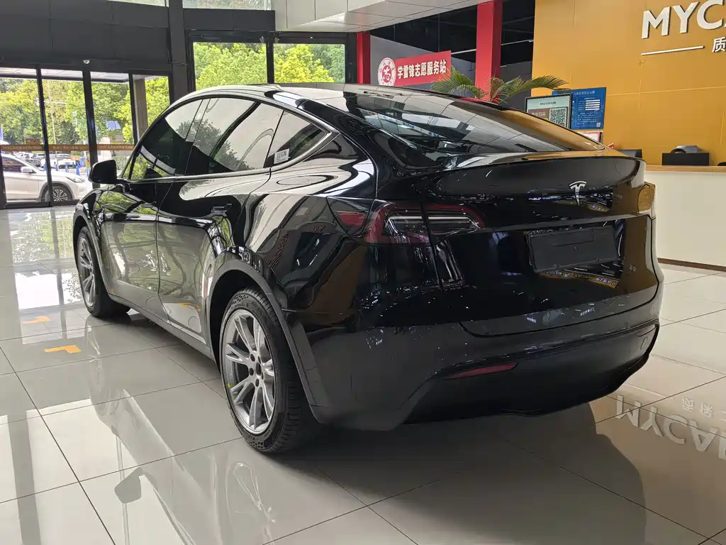 Tesla Model Y — фото 7