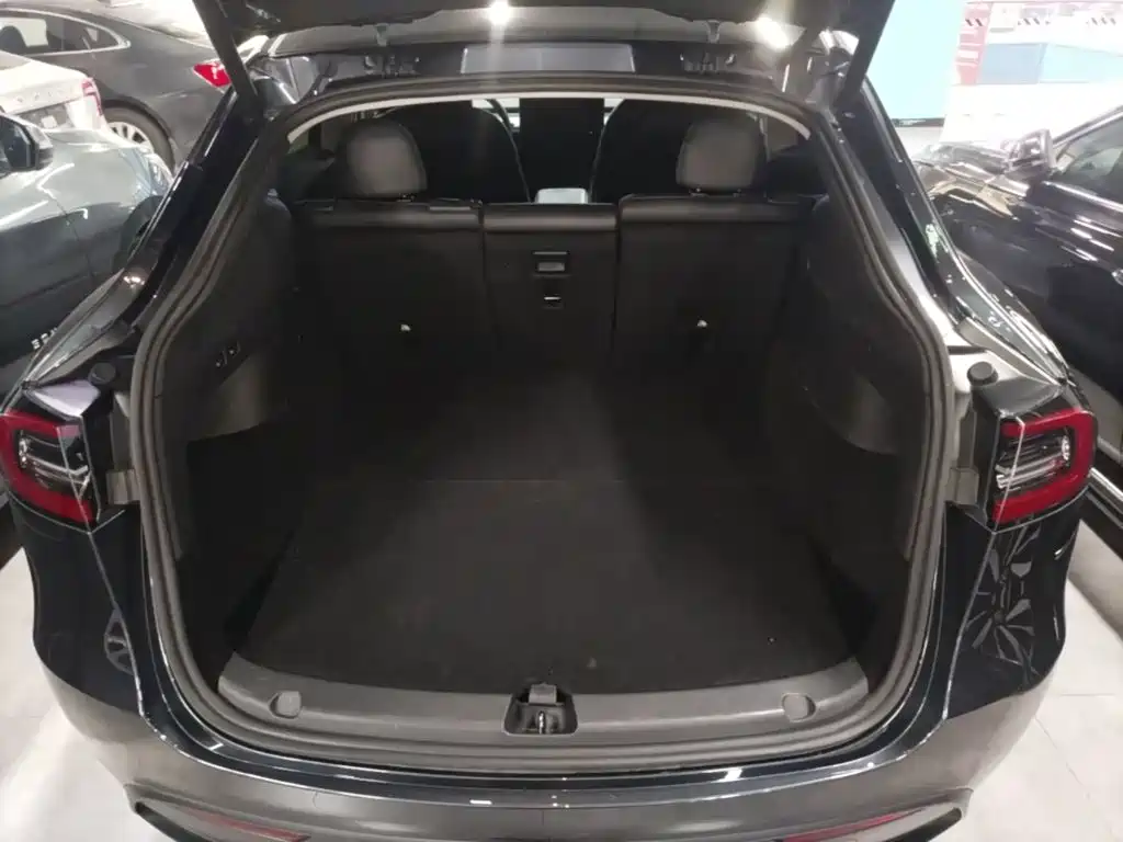 Tesla Model Y — фото 15