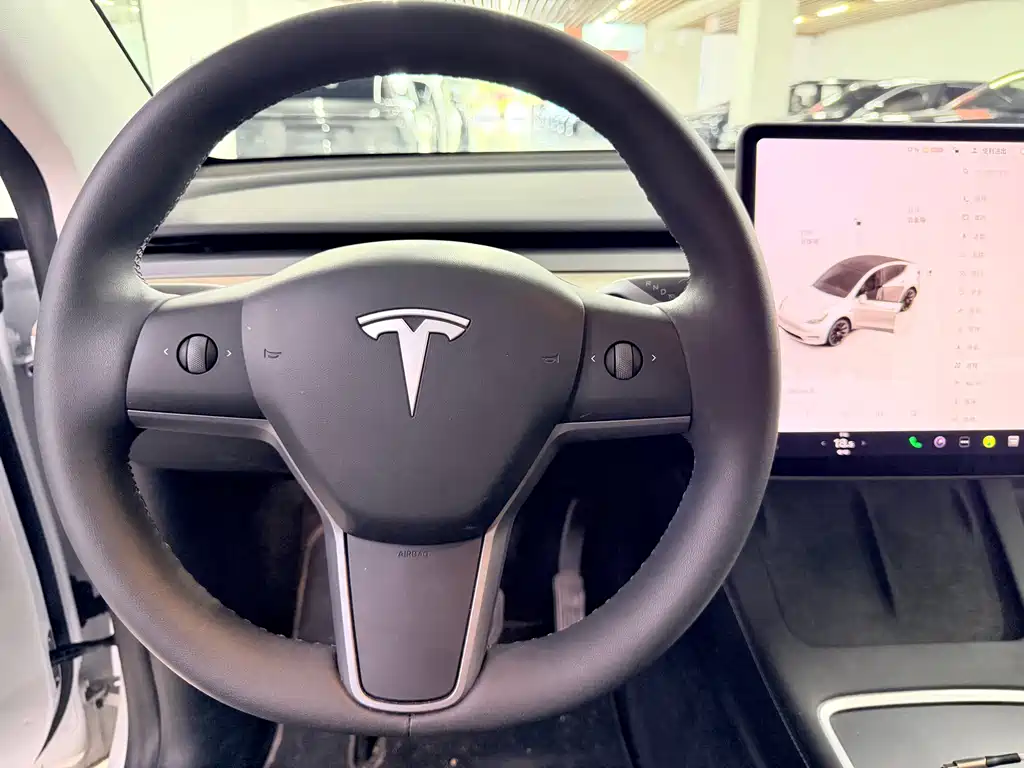 Tesla Model Y — фото 5