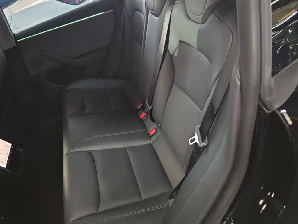 Tesla Model 3 — фото 17