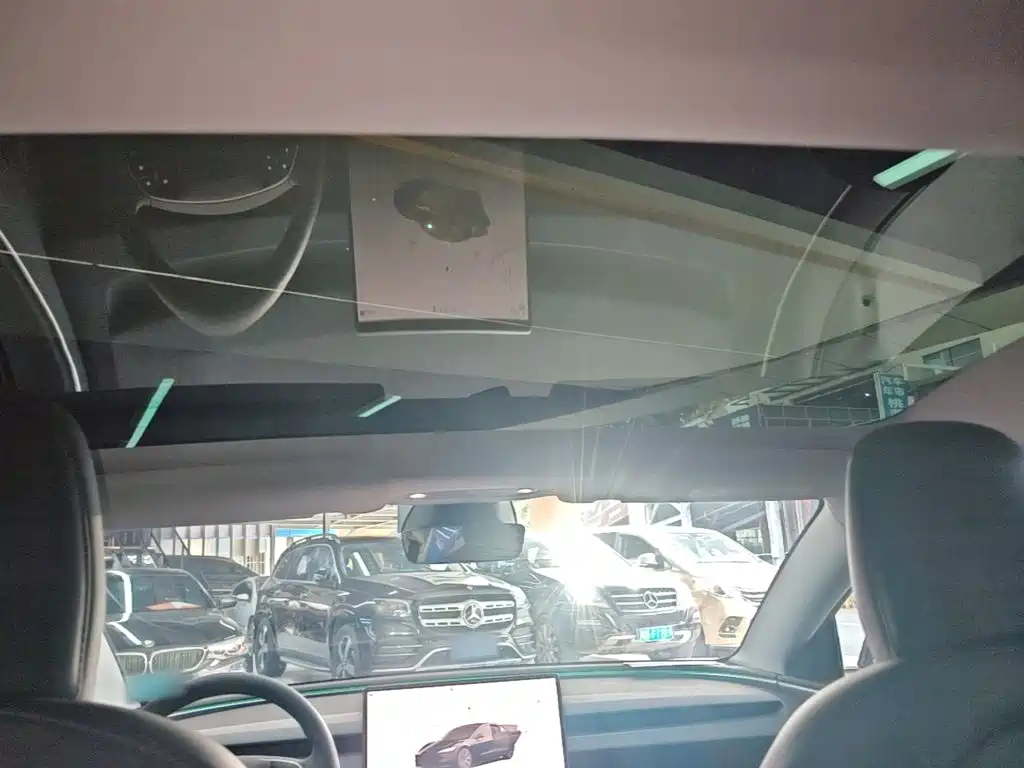Tesla Model 3 — фото 18