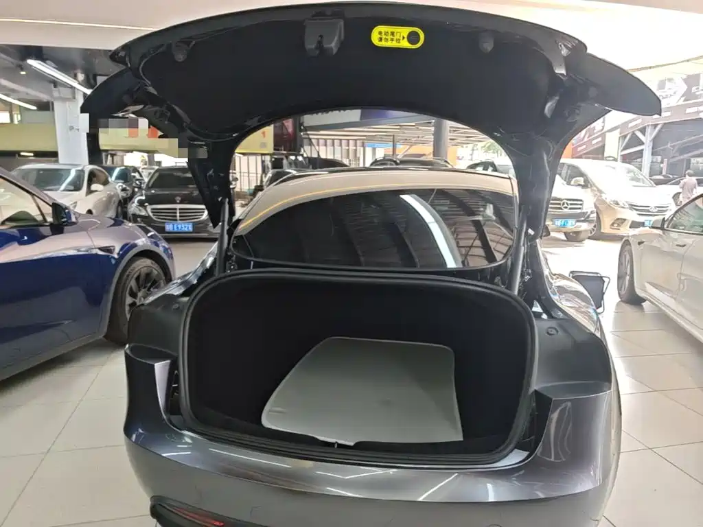 Tesla Model 3 — фото 19