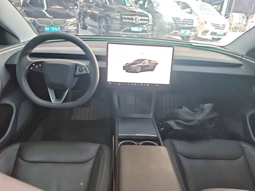 Tesla Model 3 — фото 10