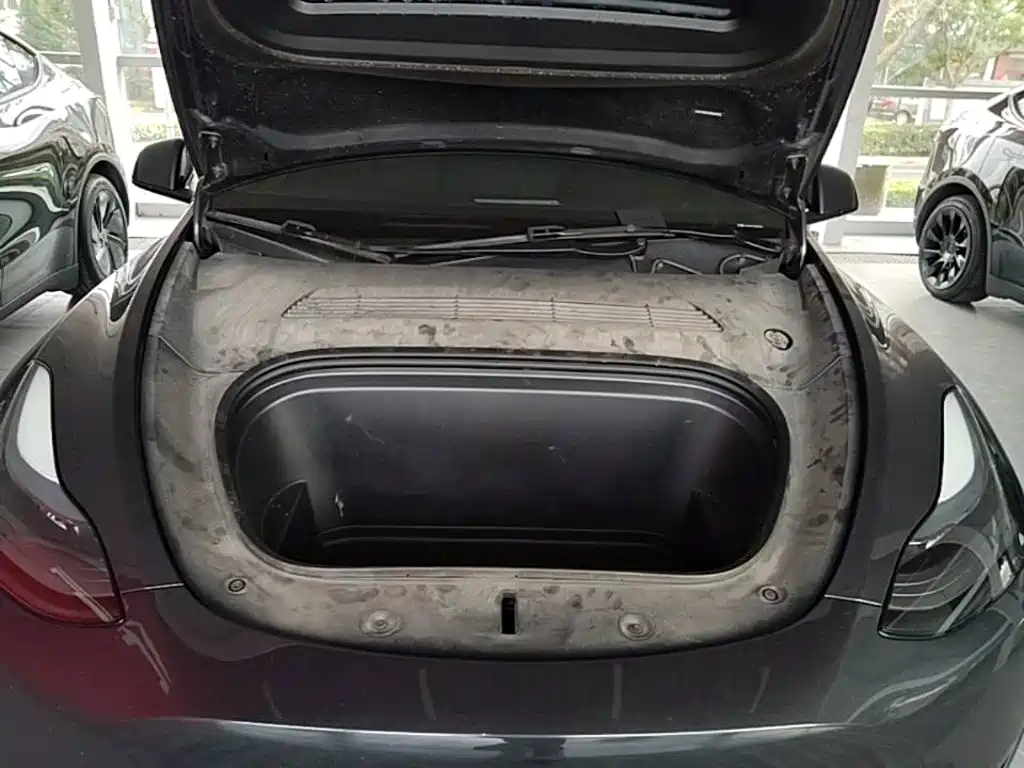Tesla Model Y — фото 20