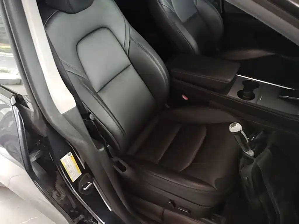 Tesla Model Y — фото 25
