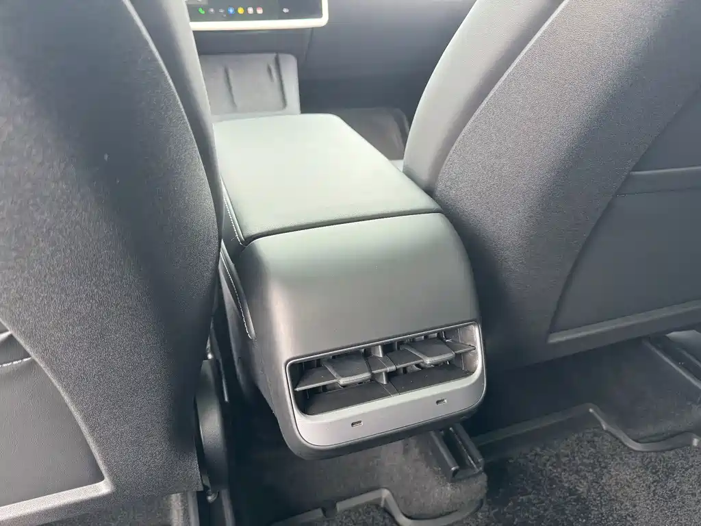 Tesla Model Y — фото 21