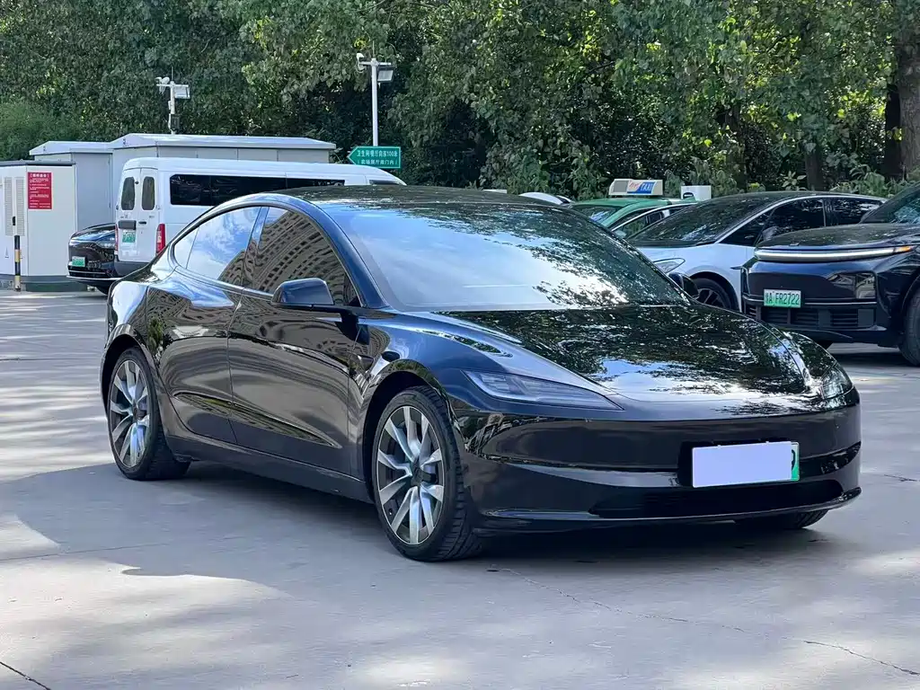 Tesla Model 3 — фото 2