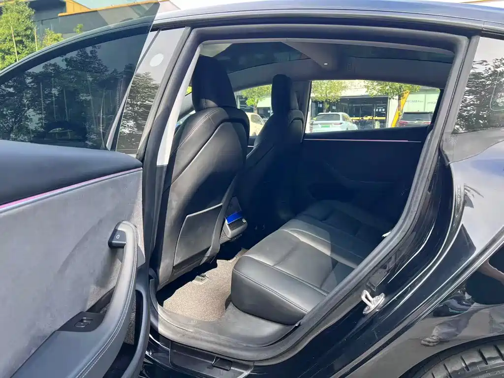 Tesla Model 3 — фото 11