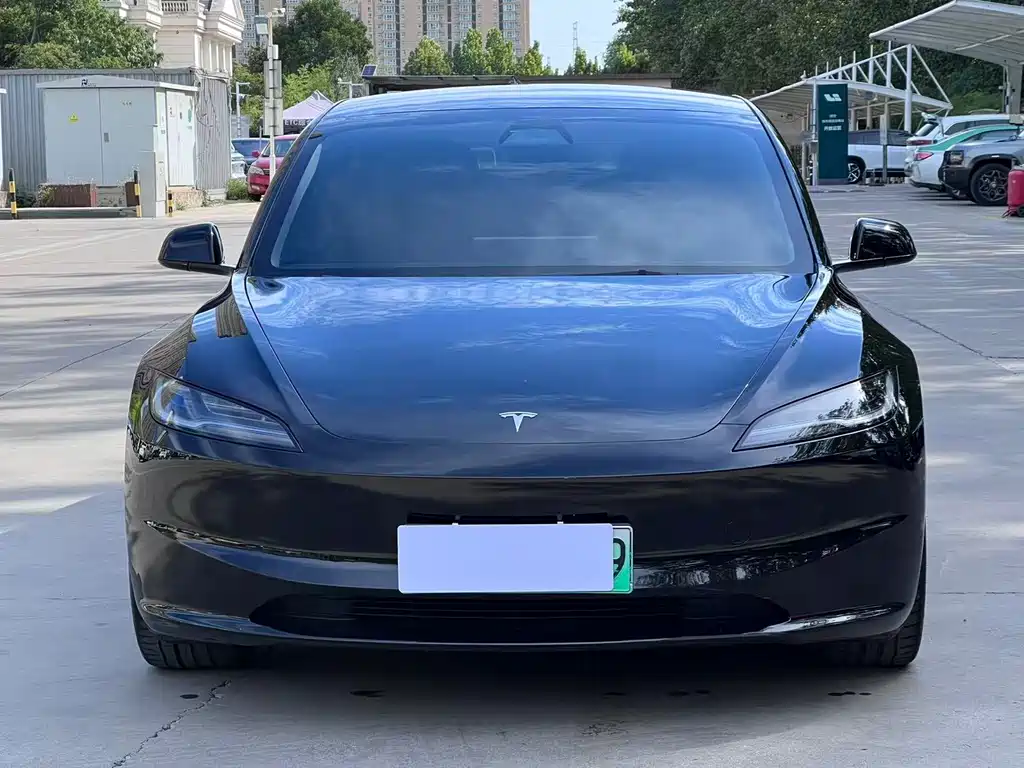 Tesla Model 3 — фото 3