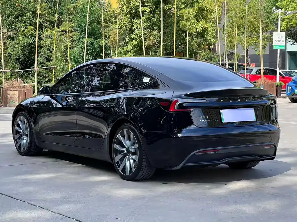 Tesla Model 3 — фото 4