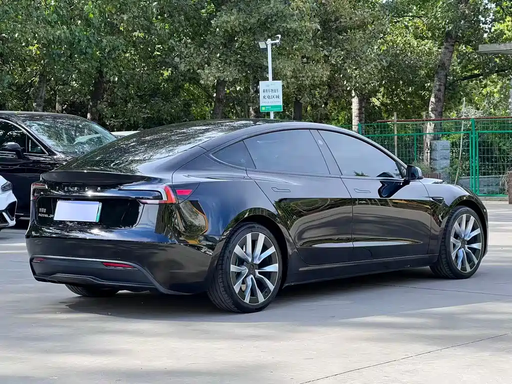 Tesla Model 3 — фото 6