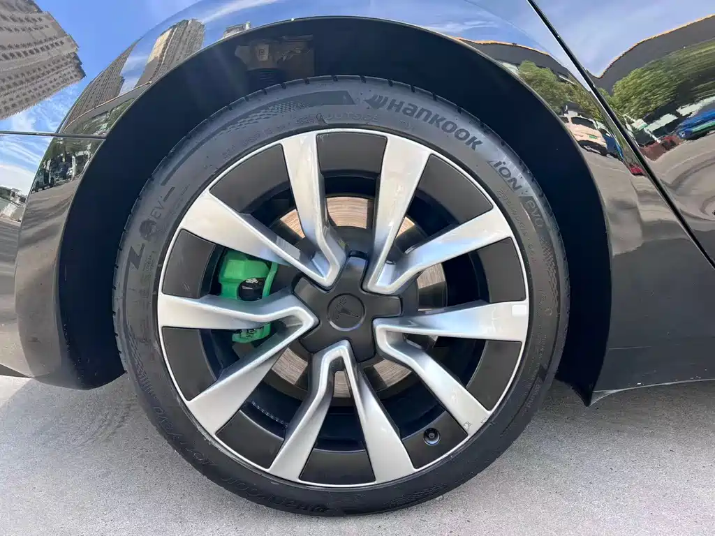 Tesla Model 3 — фото 7