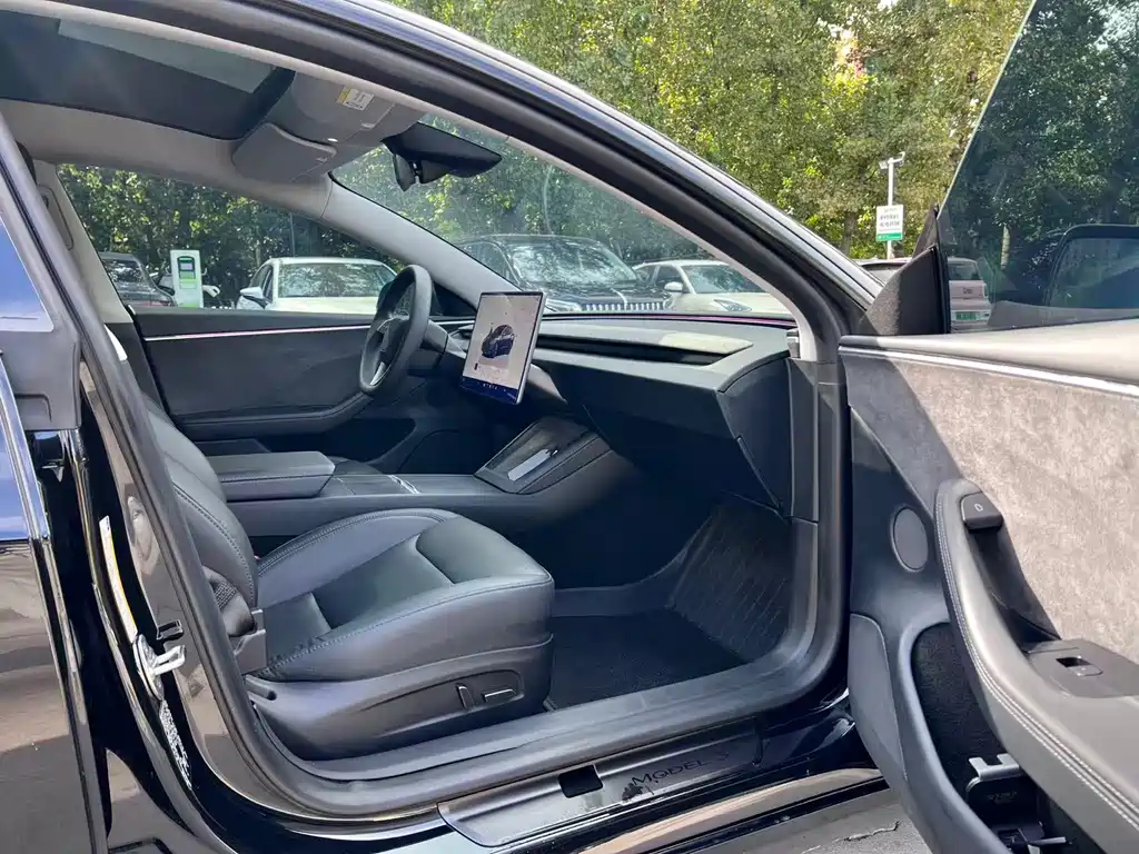 Tesla Model 3 — фото 8
