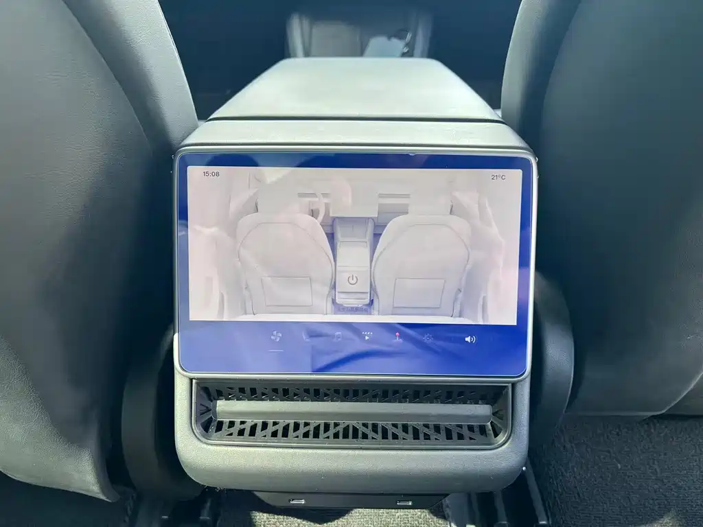 Tesla Model 3 — фото 10