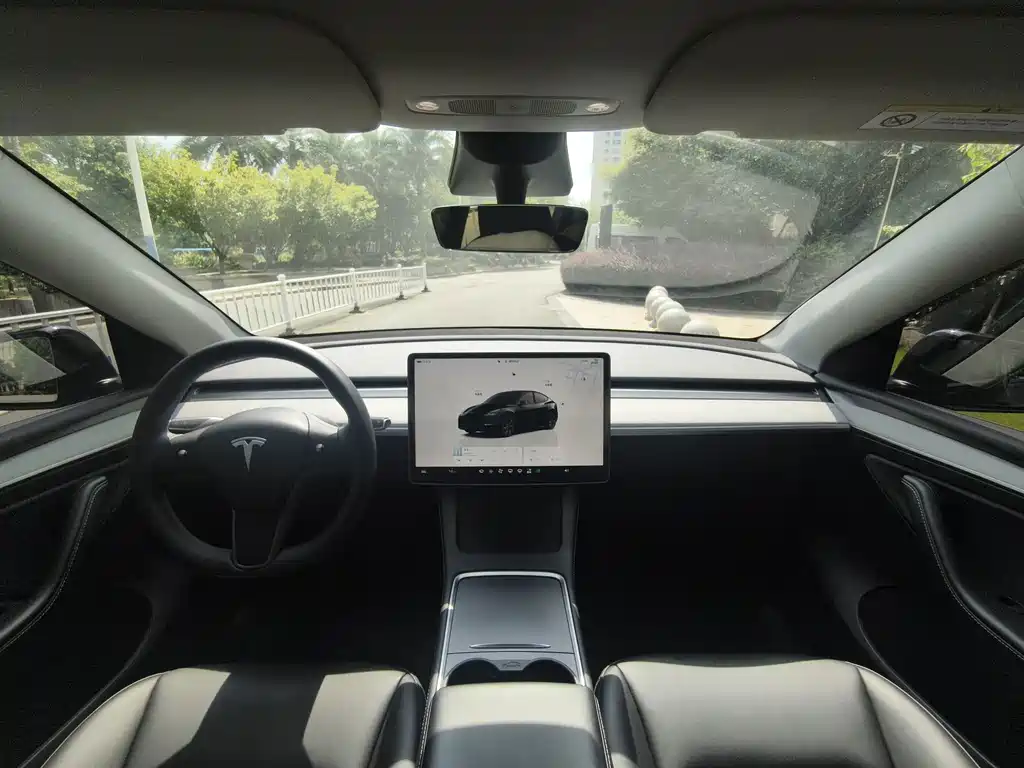 Tesla Model Y — фото 13