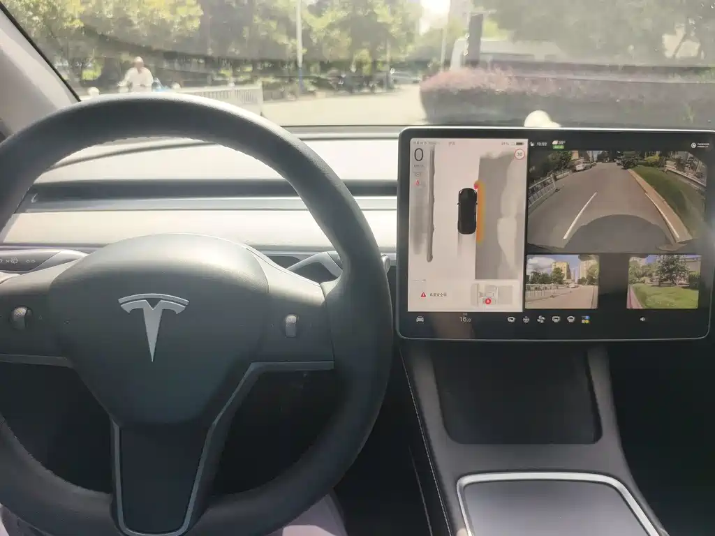 Tesla Model Y — фото 14