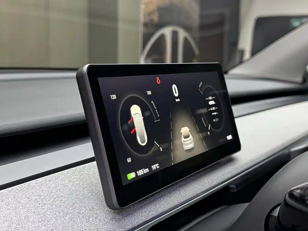 Tesla Model Y — фото 14