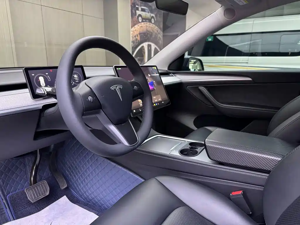 Tesla Model Y — фото 8