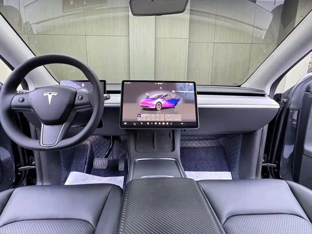 Tesla Model Y — фото 10