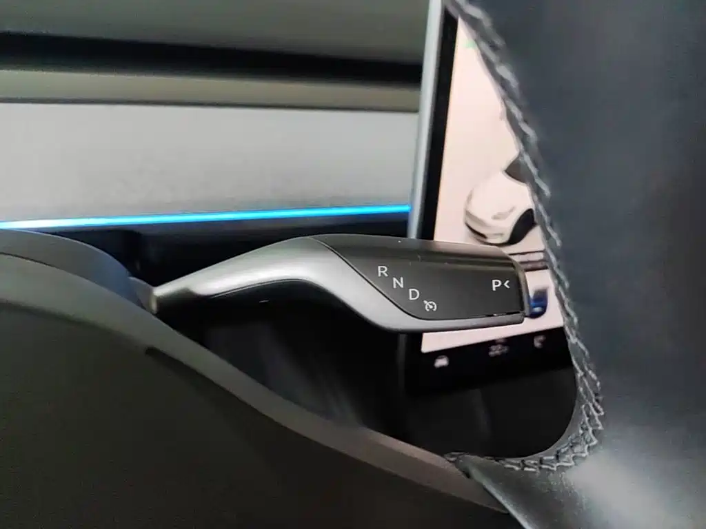 Tesla Model Y — фото 14
