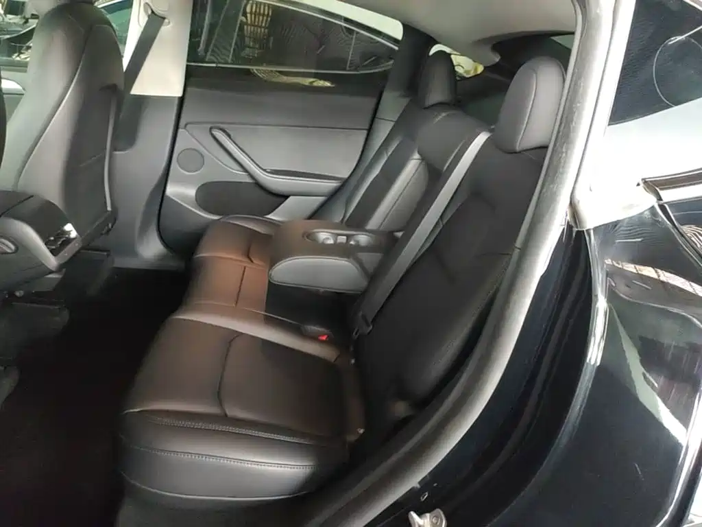 Tesla Model Y — фото 17