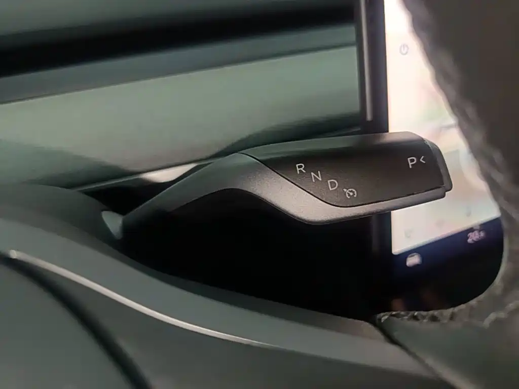 Tesla Model Y — фото 14