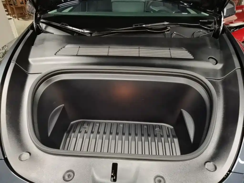 Tesla Model Y — фото 20