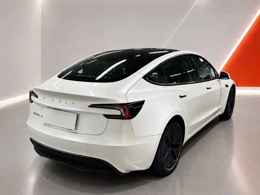 Tesla Model 3 — фото 4