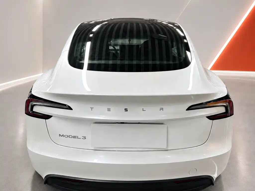 Tesla Model 3 — фото 5