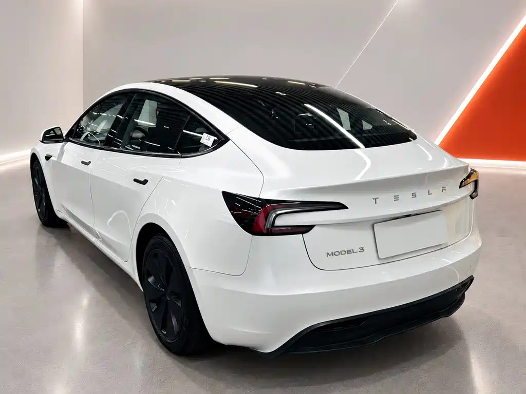 Tesla Model 3 — фото 6