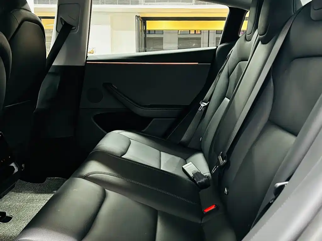 Tesla Model 3 — фото 9
