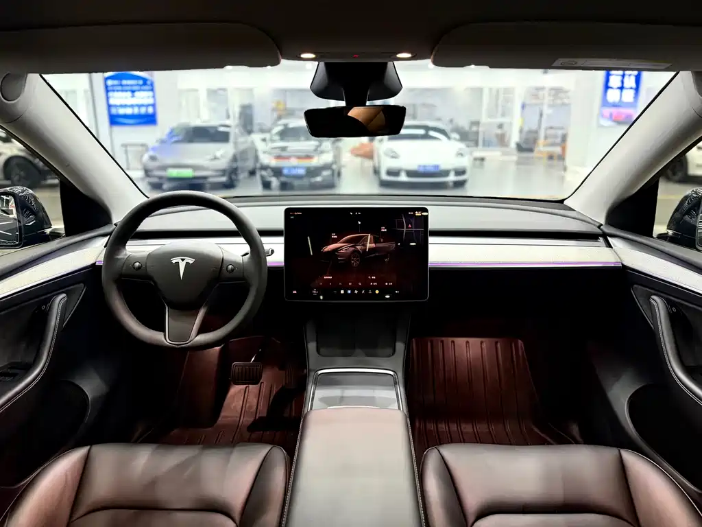 Tesla Model Y — фото 11