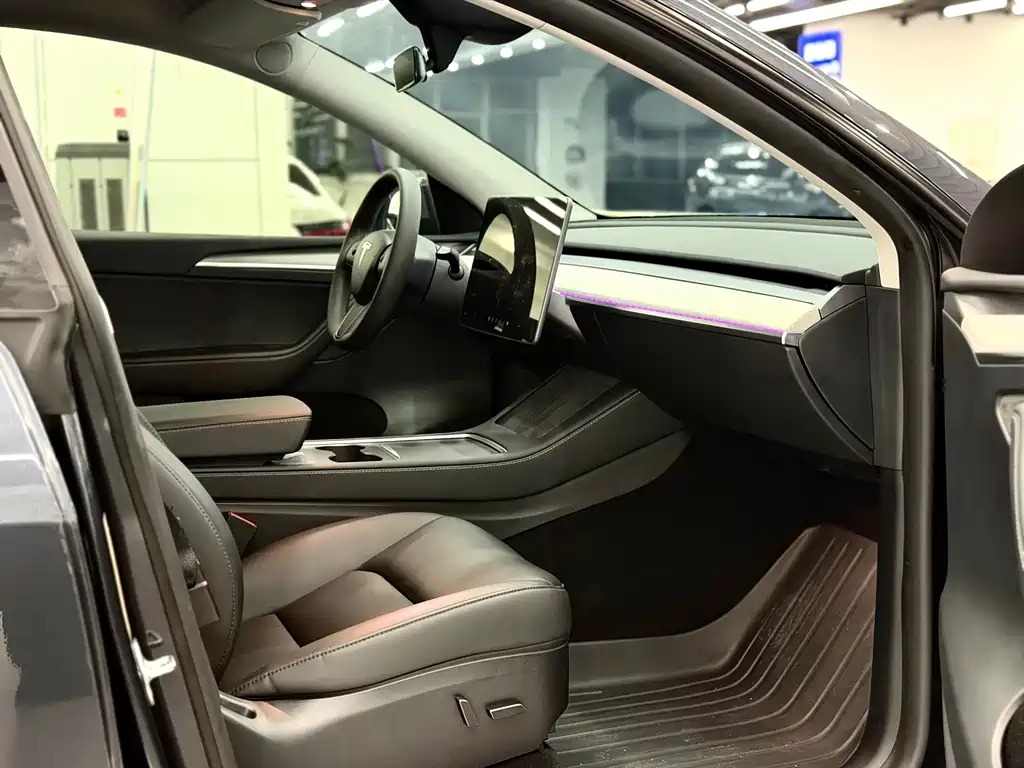 Tesla Model Y — фото 9