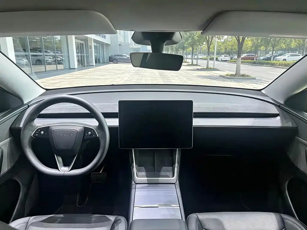 Tesla Model Y — фото 5