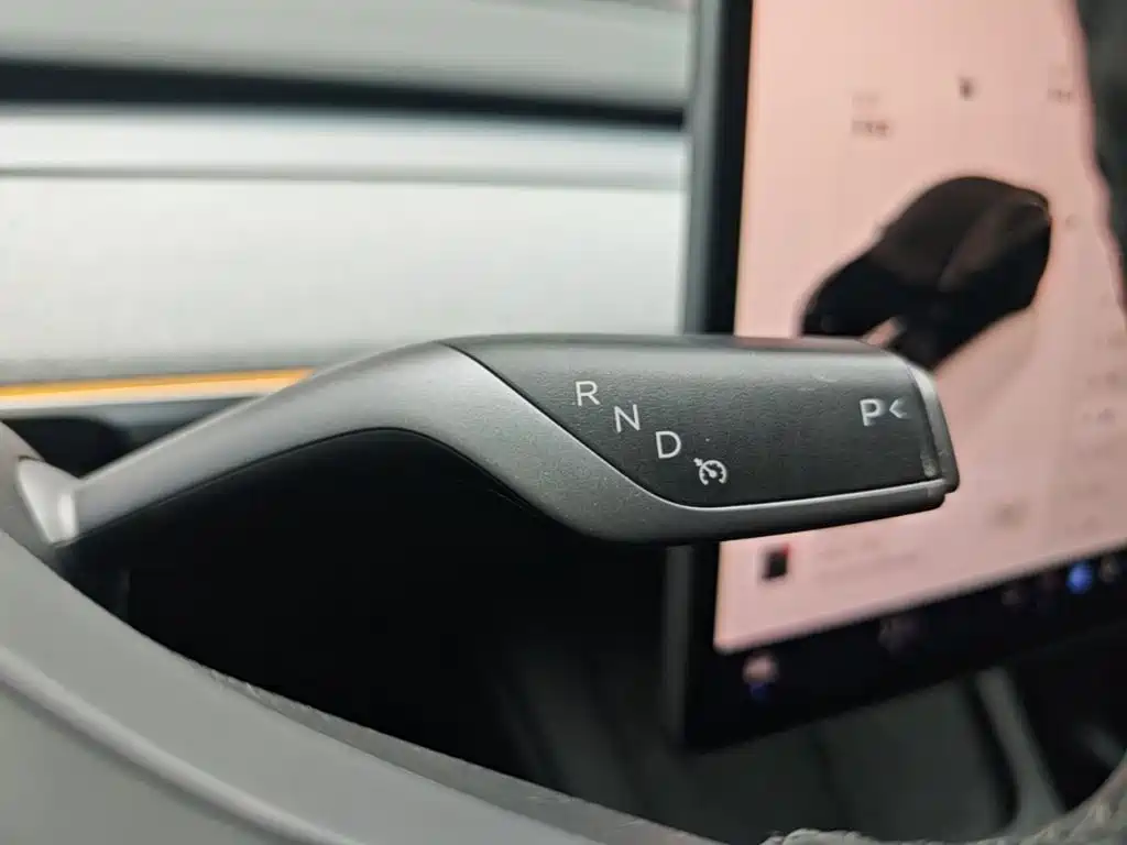 Tesla Model Y — фото 14
