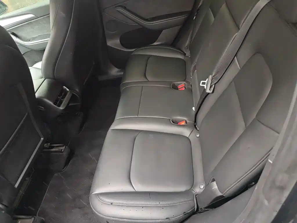 Tesla Model Y — фото 17