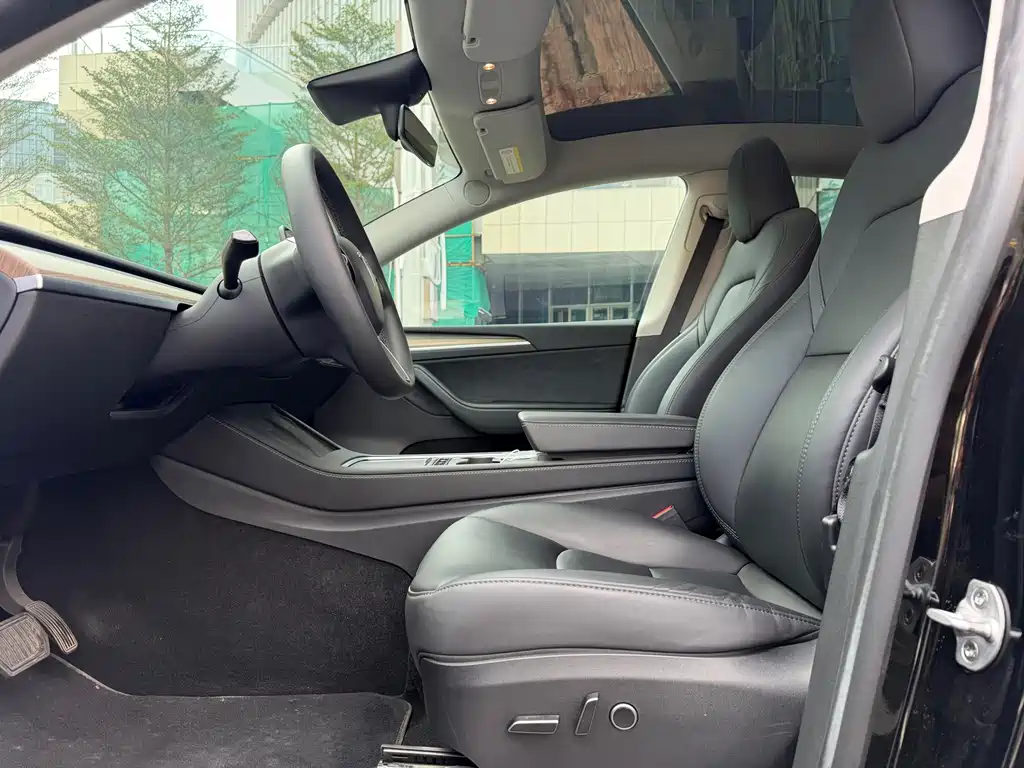 Tesla Model Y — фото 5