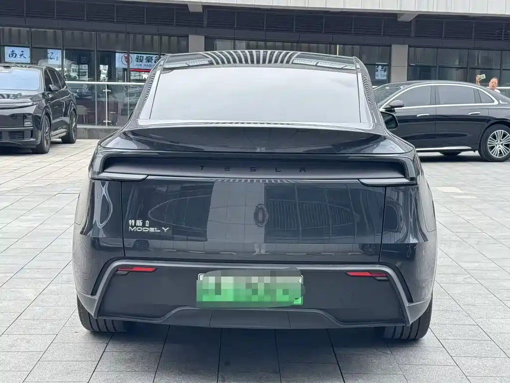 Tesla Model Y — фото 7