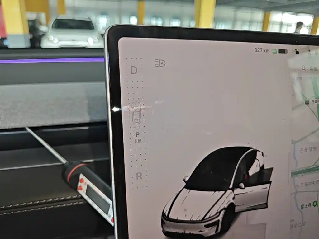 Tesla Model Y — фото 14