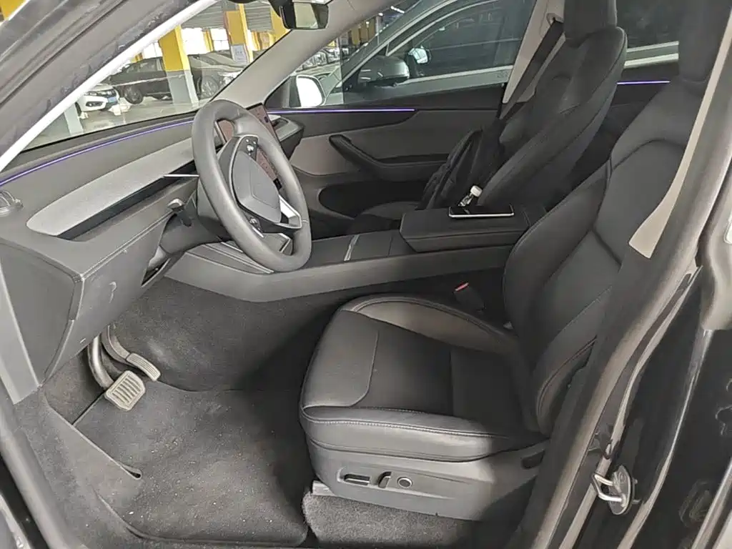 Tesla Model Y — фото 15
