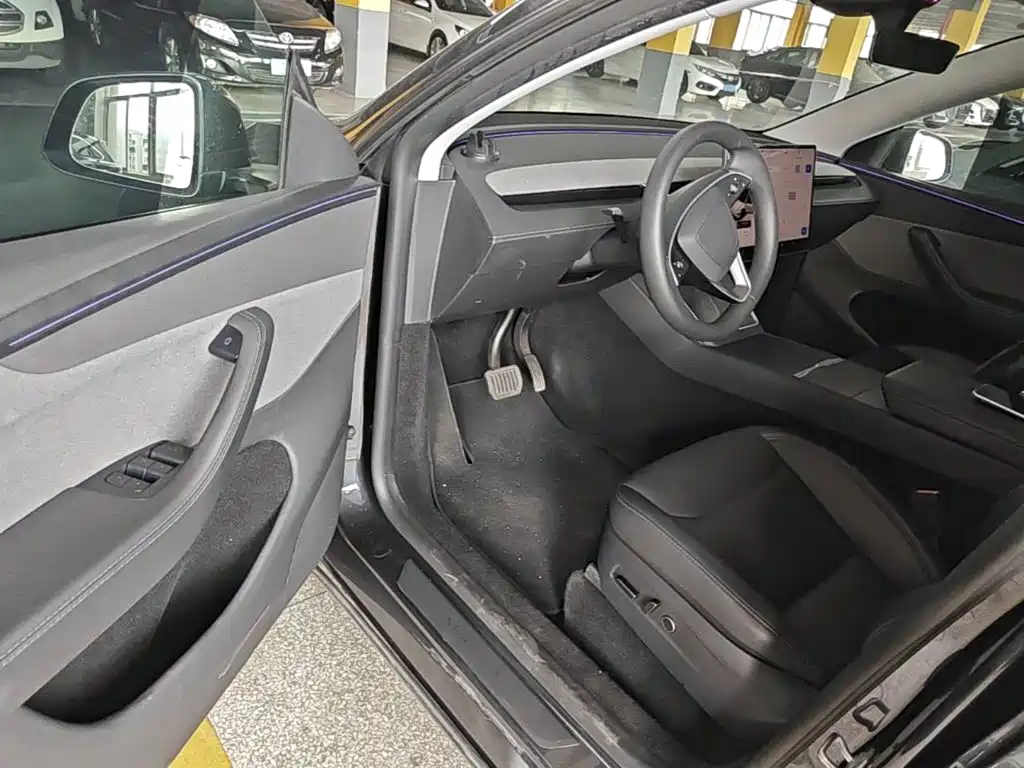 Tesla Model Y — фото 16